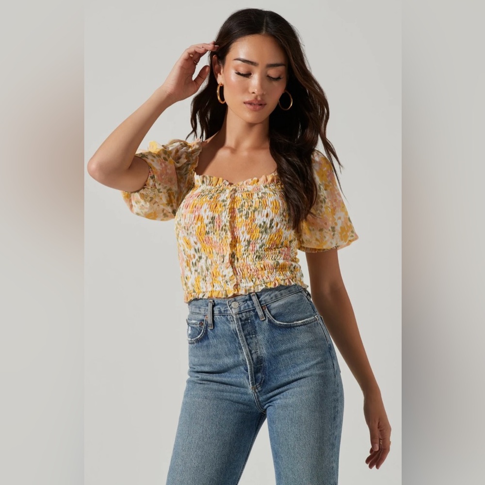 ASTR Floral Smocked Puff Sleeve Top – NWT,  79% Off